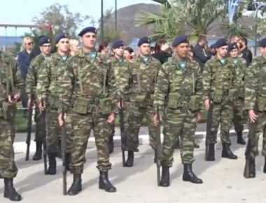 Λήμνος: Μήνυμα από τους ακρίτες στη στρατιωτική παρέλαση - Τί μοίρασαν στον κόσμο που παρευρέθηκε (φώτο-βίντεο)